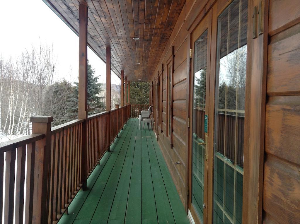 Aux Berges Du St-Maurice Hotel Saint-Jean-des Piles Bagian luar foto