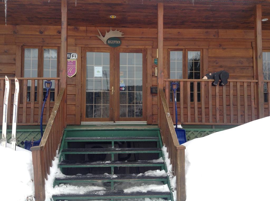 Aux Berges Du St-Maurice Hotel Saint-Jean-des Piles Bagian luar foto