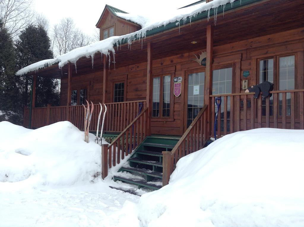 Aux Berges Du St-Maurice Hotel Saint-Jean-des Piles Bagian luar foto
